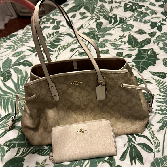 Used White/Nude Coach Leather Bag & Wallet - Picture 1 of 14